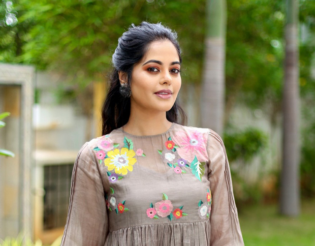 Bindu Madhavi Pics